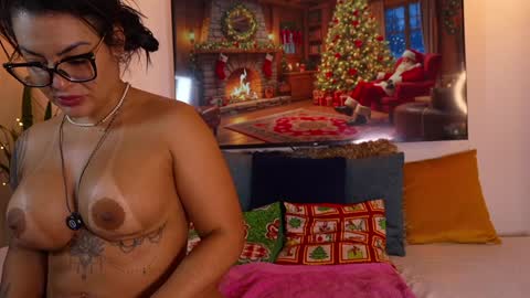 Snapshot of anyiled chatting on 12-21-24, 08:18 Dulce Maria online show from 12-21-24, 08:18