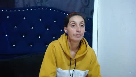 Snapshot of anyu_1306 chatting on 12-24-24, 12:00 anyu online show from 12-24-24, 12:00