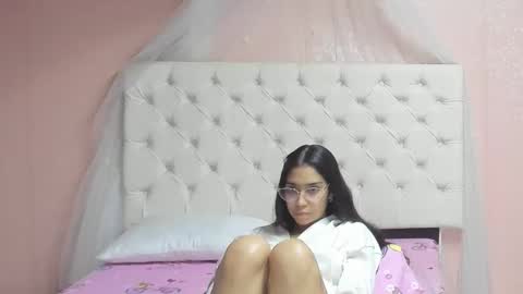 Snapshot of aome_rainbow2 chatting on 11-15-25, 07:05 Aome Rainbow online show from 11-15-25, 07:05