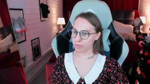 Snapshot of aphexqueen chatting on 12-11-24, 04:09 APHEX QUEEN online show from 12-11-24, 04:09