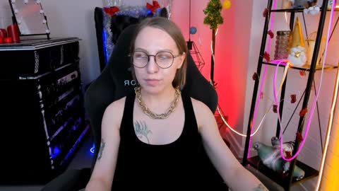 Snapshot of aphexqueen chatting on 12-14-24, 07:57 APHEX QUEEN online show from 12-14-24, 07:57