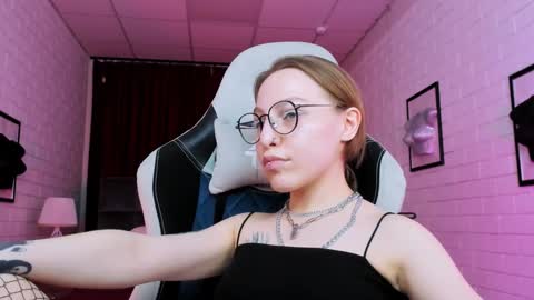 Snapshot of aphexqueen chatting on 01-11-25, 07:38 APHEX QUEEN online show from 01-11-25, 07:38