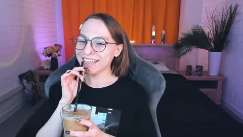 Snapshot of aphexqueen chatting on 01-14-25, 09:24 APHEX QUEEN online show from 01-14-25, 09:24