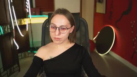 Snapshot of aphexqueen chatting on 02-04-25, 03:26 APHEX QUEEN online show from 02-04-25, 03:26