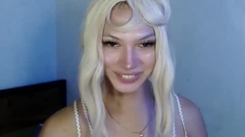 Snapshot of aphr0dite_x chatting on 02-11-26, 12:10 Roman Goddess online show from 02-11-26, 12:10