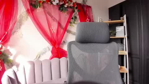 aphrodite online show from 04-18-26, 08:53