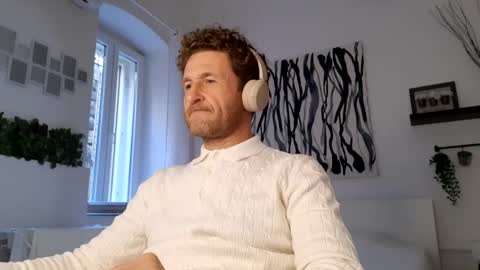 Snapshot of apollobest77 chatting on 02-20-26, 03:45 apollobest77 online show from 02-20-26, 03:45