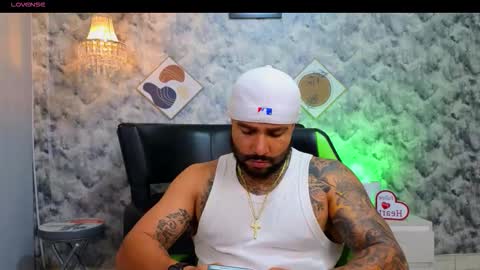 Snapshot of apolo_ryder chatting on 03-19-26, 01:09 APOLO online show from 03-19-26, 01:09