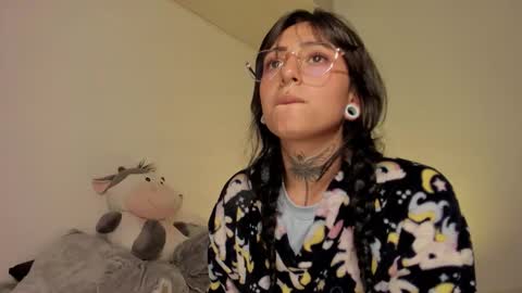 Snapshot of apolorising_ chatting on 09-10-25, 02:22 Lola Apolo online show from 09-10-25, 02:22