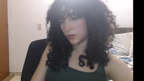 Snapshot of apolosbitch chatting on 12-06-24, 11:03 Nix online show from 12-06-24, 11:03