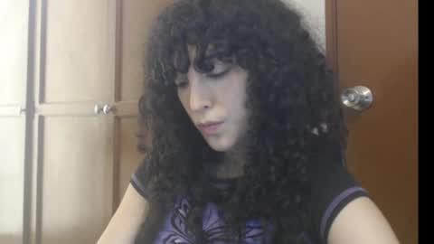 Snapshot of apolosbitch chatting on 10-04-25, 03:32 Nix online show from 10-04-25, 03:32