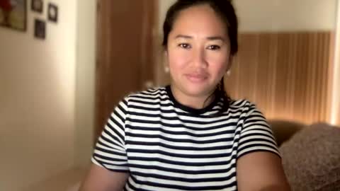 Snapshot of apple_pie_love chatting on 12-23-24, 05:43 Anika online show from 12-23-24, 05:43