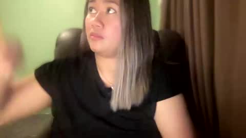 Snapshot of apple_pie_love chatting on 02-01-25, 04:54 Anika online show from 02-01-25, 04:54