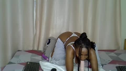 Snapshot of apple_queen24 chatting on 02-03-26, 01:04 Apple queen online show from 02-03-26, 01:04