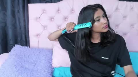 Snapshot of applehot_lr chatting on 02-08-25, 08:31 sofi y kevin online show from 02-08-25, 08:31