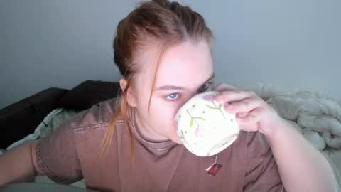 Snapshot of appleyummybuns chatting on 06-06-26, 11:37 appleyummybuns online show from 06-06-26, 11:37