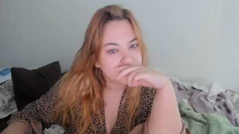 Snapshot of appleyummybuns chatting on 07-04-26, 05:35 appleyummybuns online show from 07-04-26, 05:35