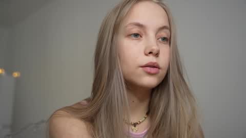 Snapshot of appr0ved chatting on 01-16-25, 08:22 REYNA my friend online show from 01-16-25, 08:22