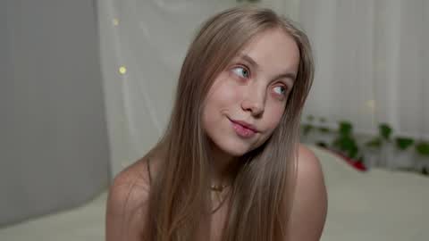 Snapshot of appr0ved chatting on 02-07-25, 02:37 REYNA my friend online show from 02-07-25, 02:37