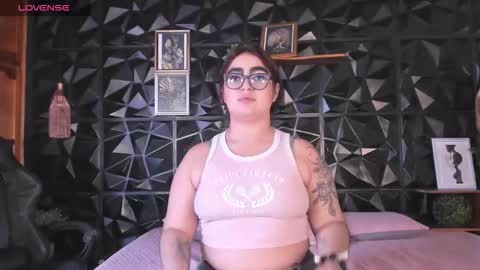Snapshot of appril_foxx chatting on 02-15-26, 02:36 apprilfoxx online show from 02-15-26, 02:36