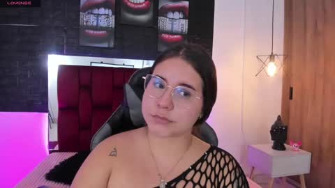 Snapshot of april1_sc chatting on 02-17-25, 01:42 April SC online show from 02-17-25, 01:42