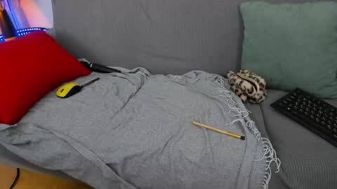 April online show from 09-11-25, 03:34