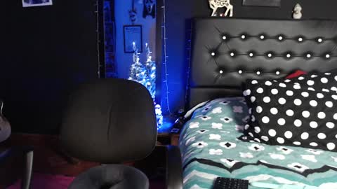 Snapshot of aprildol chatting on 01-03-25, 02:32 lucy online show from 01-03-25, 02:32