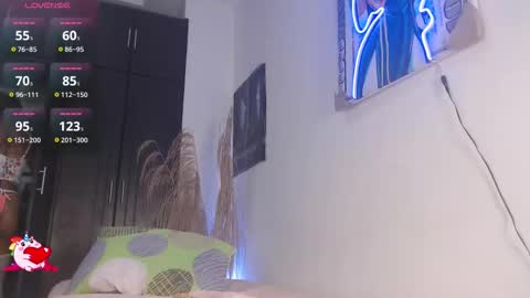 Snapshot of aprill7 chatting on 09-22-25, 01:02 online show from 09-22-25, 01:02