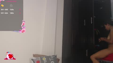 Snapshot of aprill7 chatting on 11-26-25, 01:12 online show from 11-26-25, 01:12