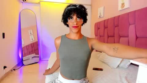 Snapshot of aprill_fox chatting on 10-07-25, 08:50 aprill_fox online show from 10-07-25, 08:50