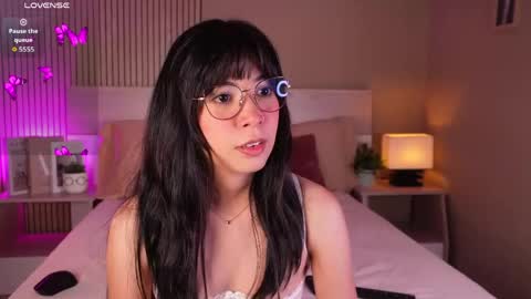 aprilqueenie online show from 05-17-26, 07:43