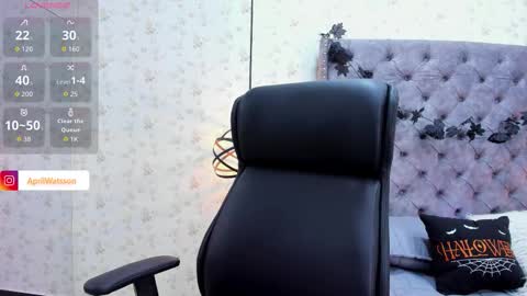 Snapshot of aprilwatson chatting on 10-11-25, 12:32 April online show from 10-11-25, 12:32