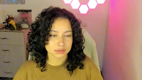 aqua emilly online show from 11-12-25, 10:52