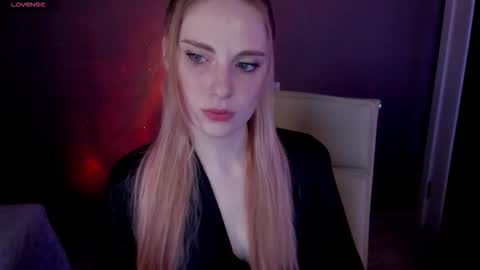 Snapshot of aqualen chatting on 11-11-25, 12:05 aqualen online show from 11-11-25, 12:05