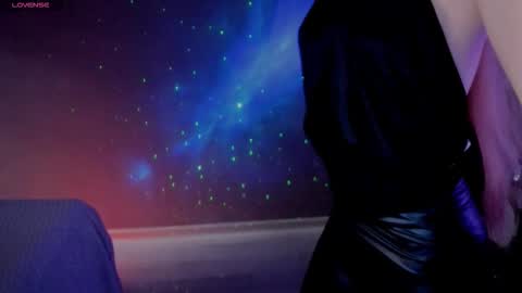 Snapshot of aqualen chatting on 11-19-25, 10:04 aqualen online show from 11-19-25, 10:04