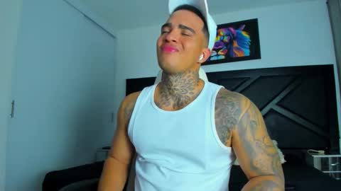 Snapshot of aquiles_elpapi chatting on 11-13-25, 01:04 AquilesElpapi online show from 11-13-25, 01:04