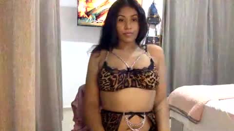 Snapshot of arabiangoddess3 chatting on 01-07-26, 09:12 Monet online show from 01-07-26, 09:12
