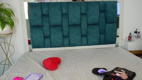   online show from 04-22-26, 07:11