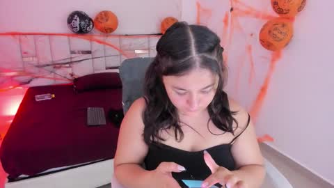 aradia_kiss online show from 10-15-25, 09:04