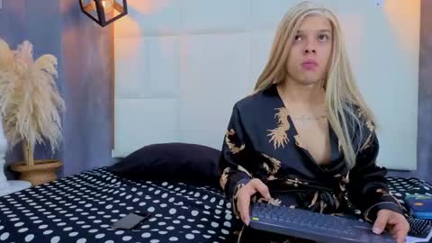 Snapshot of aranza_jones chatting on 05-12-26, 11:18 Aranza online show from 05-12-26, 11:18