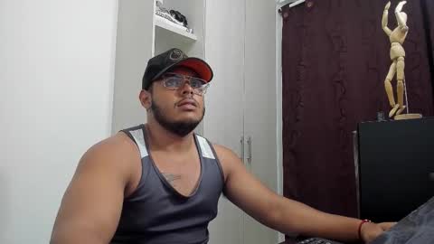 Snapshot of arcilla_00912776 chatting on 01-12-26, 01:22 Mr arcila online show from 01-12-26, 01:22