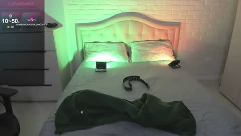 Snapshot of arden_moraine chatting on 06-19-26, 04:33 Im Arden online show from 06-19-26, 04:33