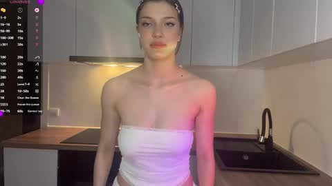 Caroline online show from 04-17-26, 07:06