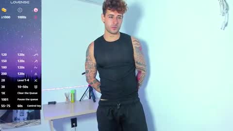 Snapshot of ares_blue chatting on 10-31-25, 01:56 ares blue online show from 10-31-25, 01:56