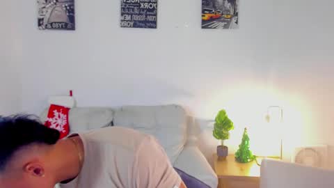 Snapshot of areslevi chatting on 12-21-25, 12:45 ares levi online show from 12-21-25, 12:45