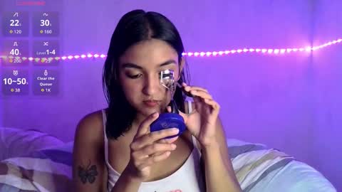 Snapshot of ari_20_ chatting on 03-14-26, 01:49 Bella online show from 03-14-26, 01:49