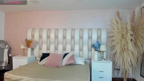 ari_lynn_ online show from 11-19-25, 03:06