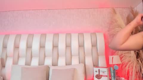 ari_lynn_ online show from 04-20-26, 03:09