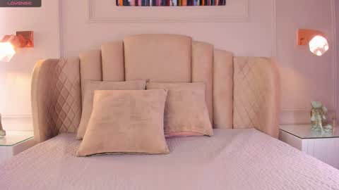 Snapshot of aria_greco chatting on 01-09-25, 02:43 Aria  online show from 01-09-25, 02:43