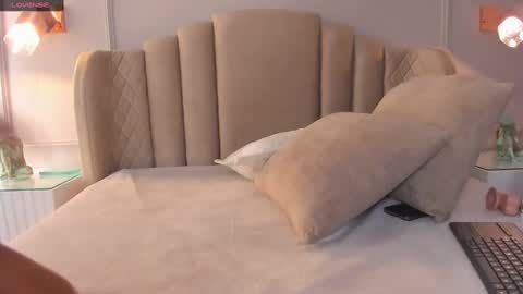 Snapshot of aria_greco chatting on 01-09-25, 08:45 Aria  online show from 01-09-25, 08:45